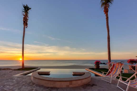 M11 | 3BDR Luxury Beachfront Villa with Pool!