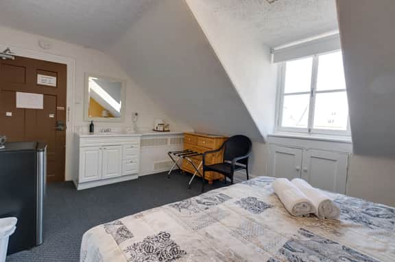 M11 | Le Cavalier du Moulin: 2 bed (in 2 rooms)