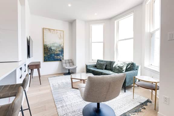 M11 | Luxury Suites: 1BR - B1