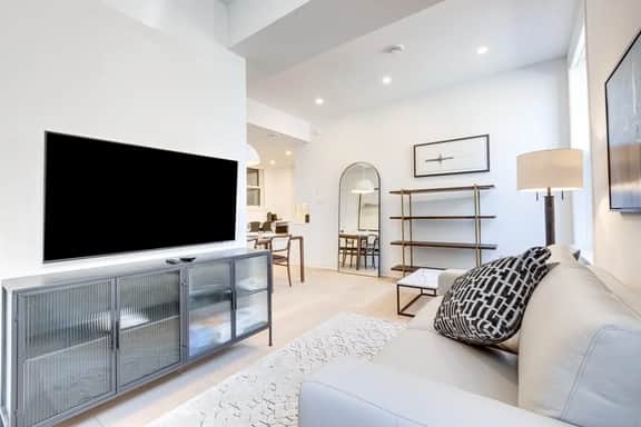 M11 | Luxury Suites: 1BR - B2