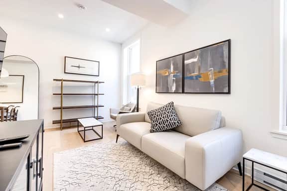 M11 | Luxury Suites: 1BR - B2