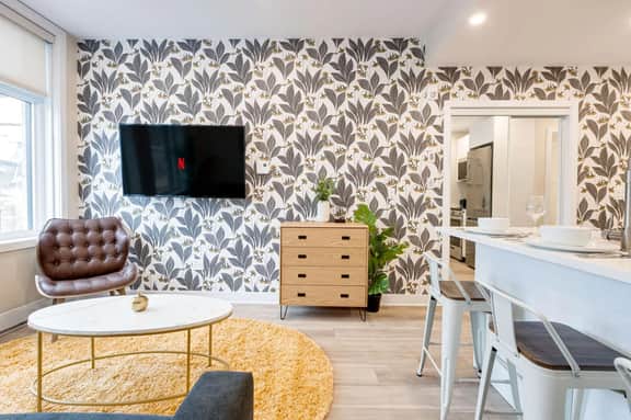 M11 | Mount-Royal Suites: 1BR + sofa bed - 24
