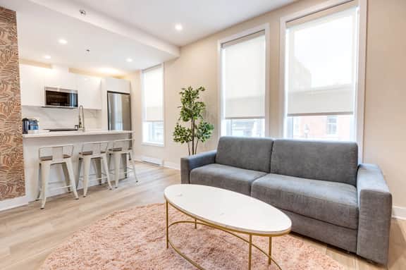 M11 | Mount-Royal Suites: 2BR + sofa bed - 211