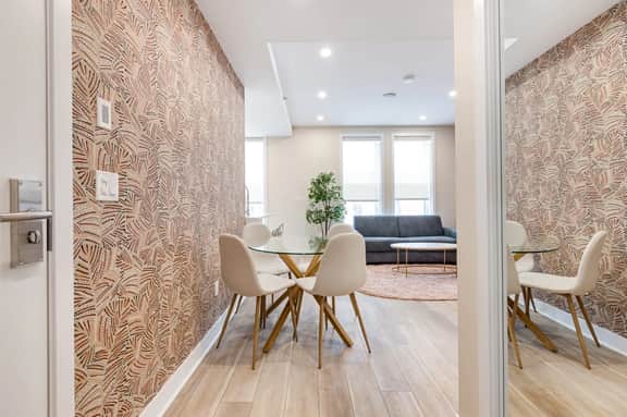 M11 | Mount-Royal Suites: 2BR + sofa bed - 211