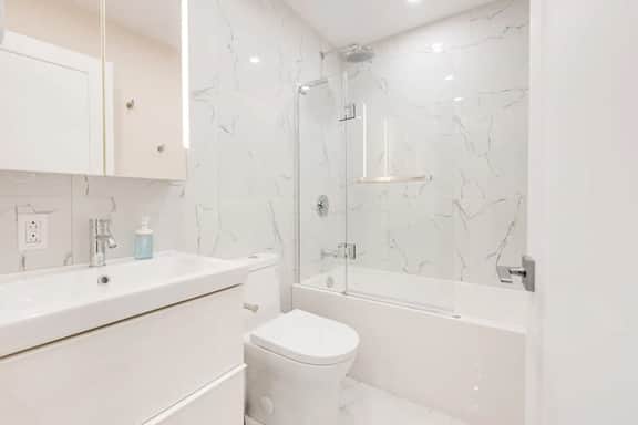 M11 | Mount-Royal Suites: 2BR + sofa bed - 22