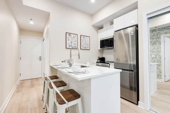M11 | Mount-Royal Suites: 2BR + sofa bed - 29