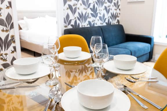 M11 | Mount-Royal Suites: 2BR + sofa bed - 310