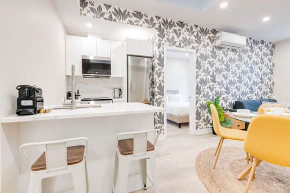 M11 | Mount-Royal Suites: 2BR + sofa bed - 32
