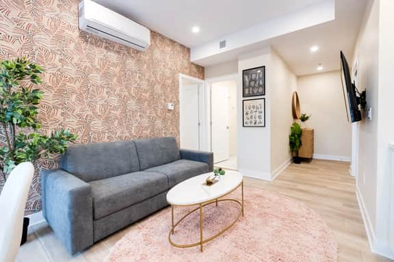 M11 | Mount-Royal Suites: 2BR + sofa bed - 35