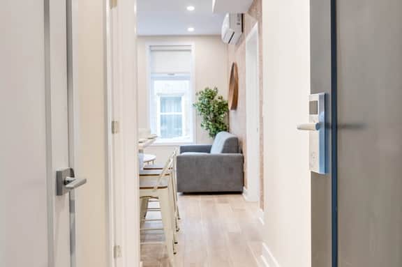 M11 | Mount-Royal Suites: 2BR + sofa bed - 39