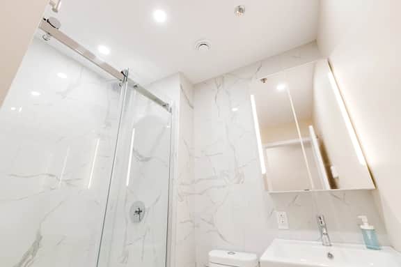 M11 | Mount-Royal Suites: 2BR + sofa bed - 39