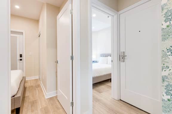M11 | Mount-Royal Suites: 3BR + sofa bed - 311