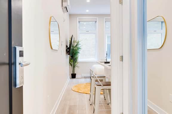 M11 | Mount-Royal Suites: Studio - 28