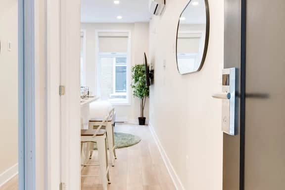 M11 | Mount-Royal Suites: Studio - 37