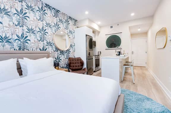 M11 | Mount-Royal Suites: Studio - 38