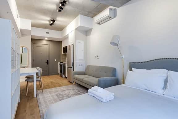 Modern Studio in the Old Port of MTL -4B