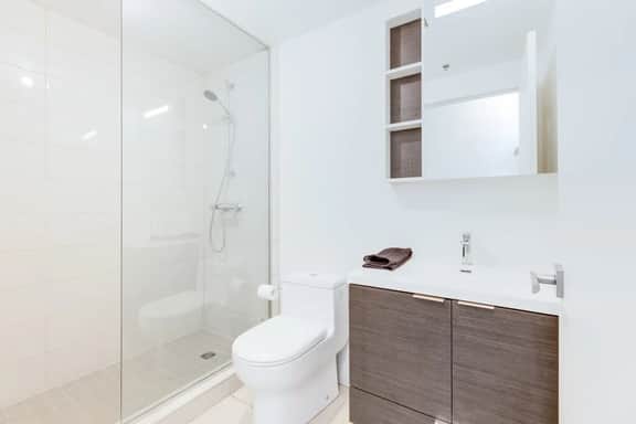 Stylish 2BR w/Balcony+Stunning View - 10C