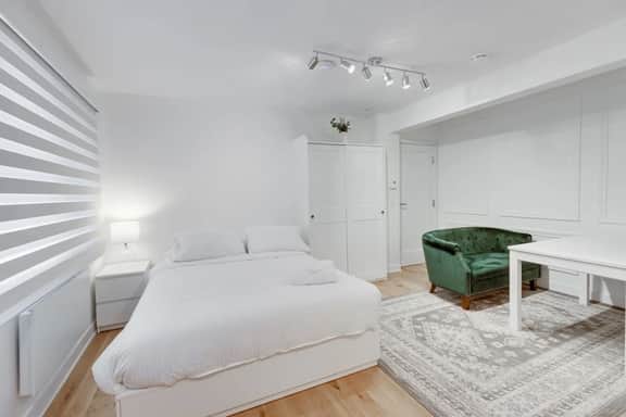 Trendy & Modern Studio in Heart of Montreal - 41