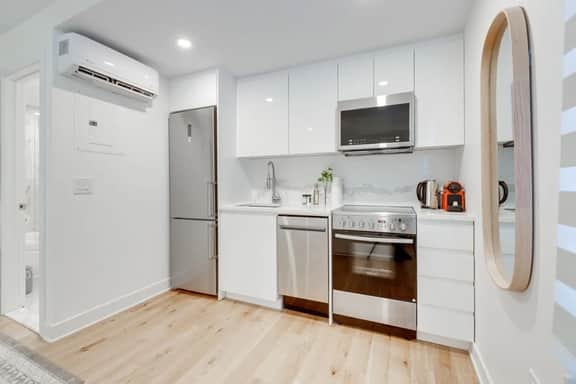 Trendy & Modern Studio in Heart of Montreal - 41