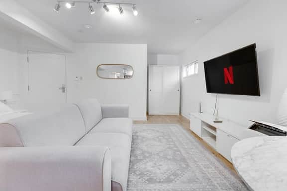 Luxury Studio w/AC in Heart of Montreal - 46 - Image 2