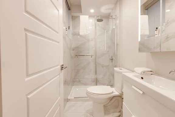 Renovated 3BR Apartment in the Heart of MTL - 11 - Image 3
