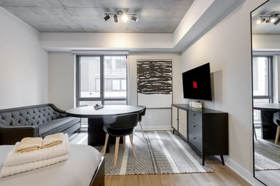 Modern Studio in the Old Port of MTL -2H