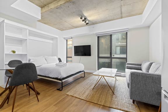 Modern Studio in the Old Port of MTL  -2J