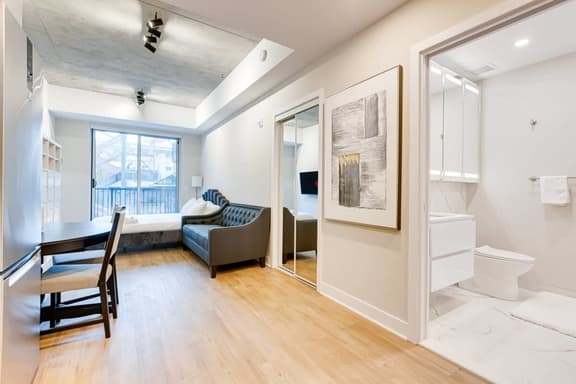 Modern Studio in the Old Port of MTL - 2i