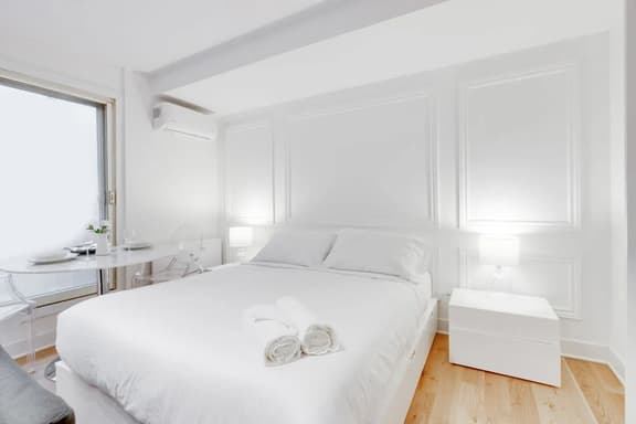 Gorgeous Studio + SofaBed Near Old Port-32