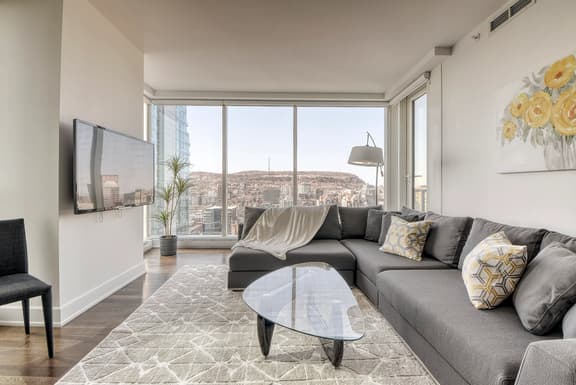 Luxury 2BR Condo w/Stunning View in the City