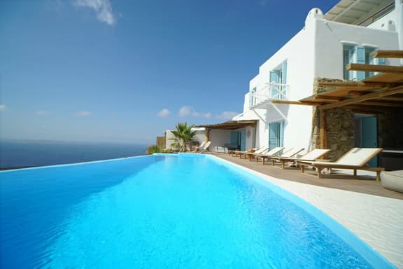 M11 - King and Queens Villa - Luxury Villa with pool & gym