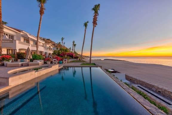 M11 | 3BDR Luxury Beachfront Villa with Pool!