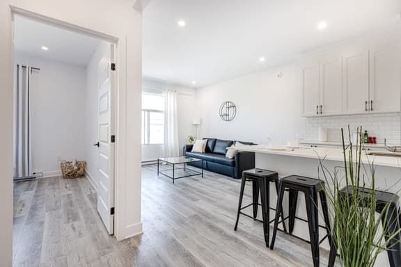 M11 | Le Mile End: 1BR + sofa bed - 2D