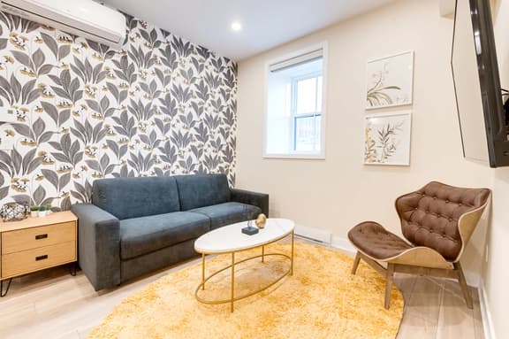 M11 | Mount-Royal Suites: 2BR + sofa bed - 32