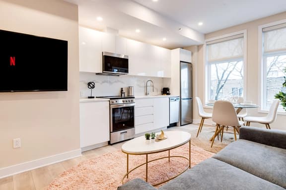 M11 | Mount-Royal Suites: 2BR + sofa bed - 35