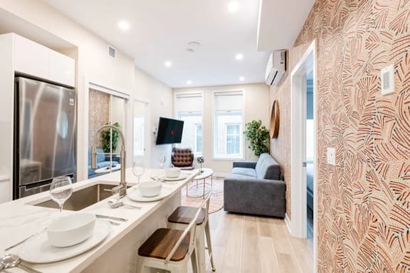 M11 | Mount-Royal Suites: 2BR + sofa bed - 39