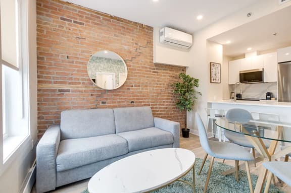 M11 | Mount-Royal Suites: 3BR + sofa bed - 311