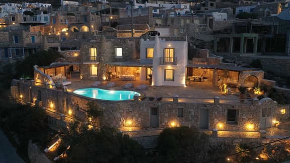 M11 | Villa of the *Gods* - Paradise with a view