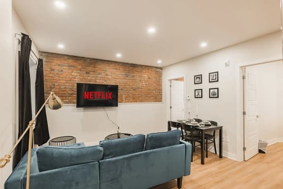 Modern 3BR w/AC located Near Bell Center