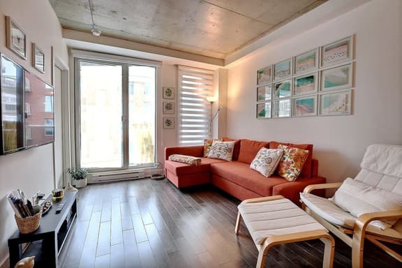 Stunning 1BR Condo with Balcony in Heart of MTL