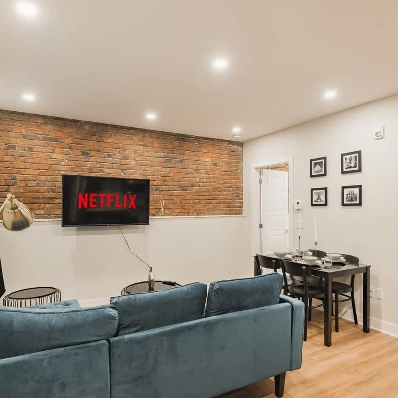 Modern 3BR w/AC located Near Bell Center